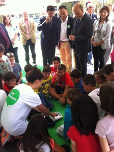 Distintas autoridades visitan la Feria de los Cuidados #xtusalud #Alicante